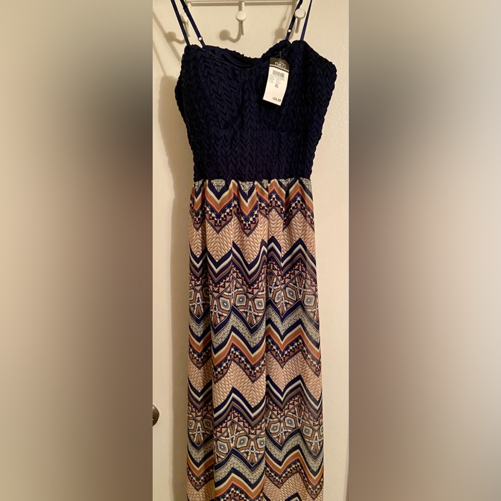 **NEW** Maxi Dress RUE21